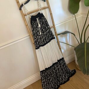 Forever 21 maxi dress black and white boho bohemian floral spaghetti strapped